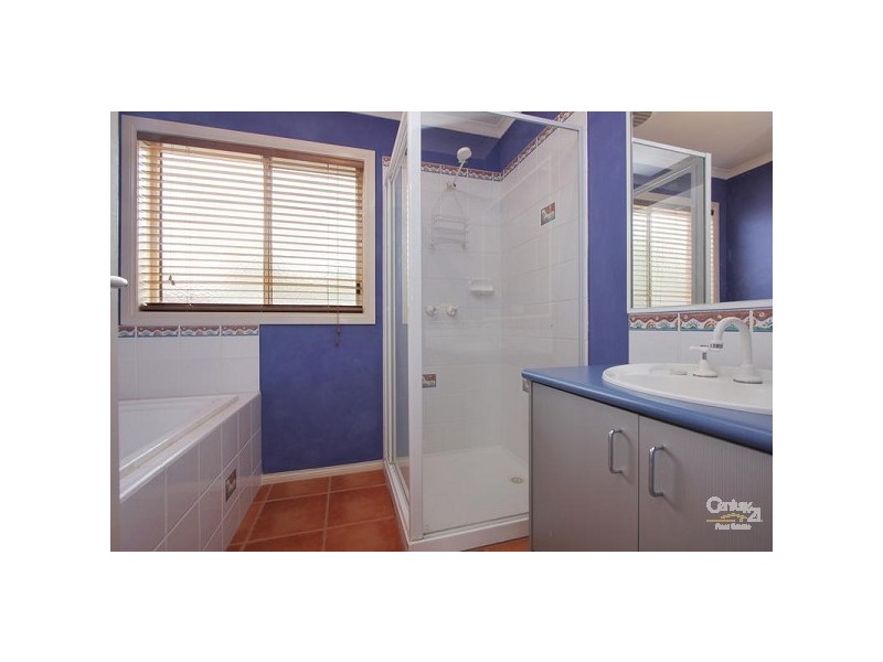 5 Tudor Crt, Narre Warren VIC 3805