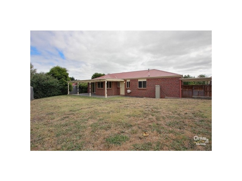 5 Tudor Crt, Narre Warren VIC 3805