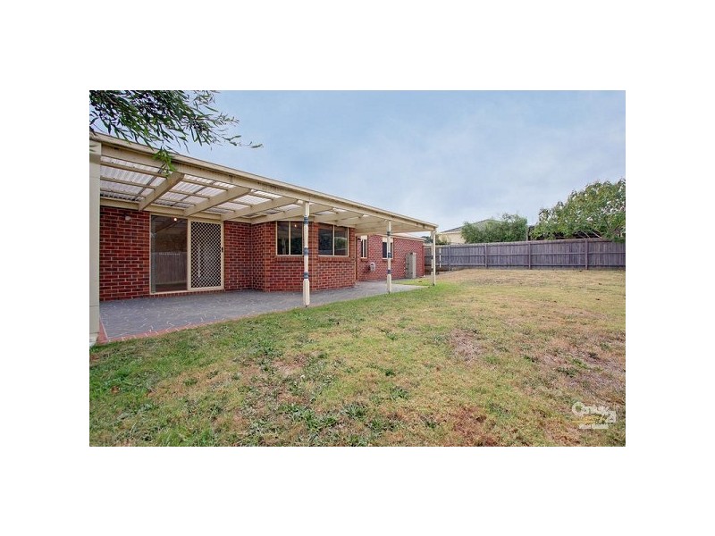 5 Tudor Crt, Narre Warren VIC 3805