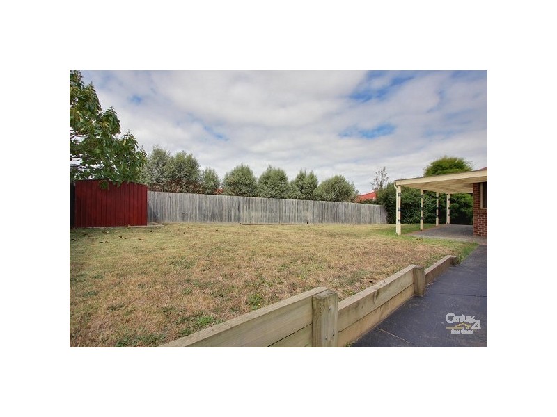 5 Tudor Crt, Narre Warren VIC 3805