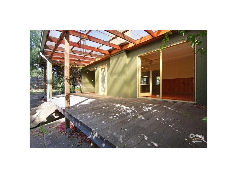 15 Alexandra Road, Ringwood East VIC 3135