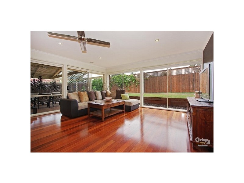 6 Kensington Place, Mooroolbark VIC 3138