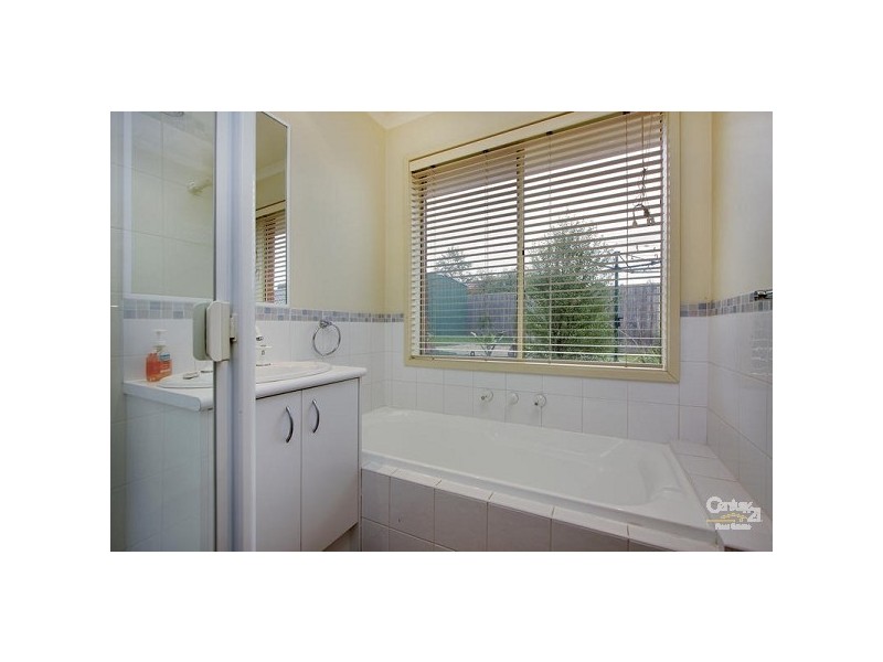 6 Kensington Place, Mooroolbark VIC 3138