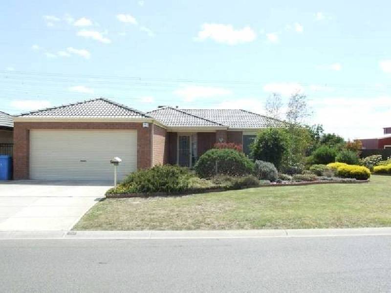 76 Langbourne Drive, Narre Warren South VIC 3805