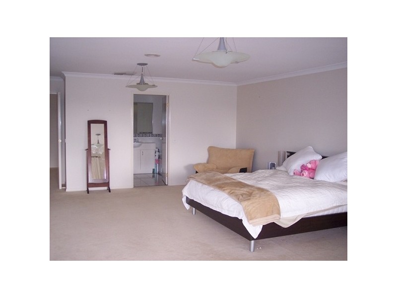 42 The Quays, Narre Warren South VIC 3805