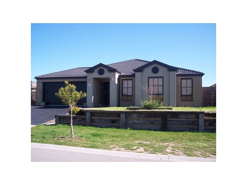 33 Pevensey Drive, Narre Warren South VIC 3805