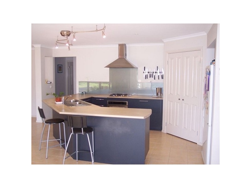 33 Pevensey Drive, Narre Warren South VIC 3805