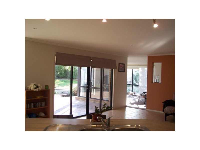 33 Pevensey Drive, Narre Warren South VIC 3805