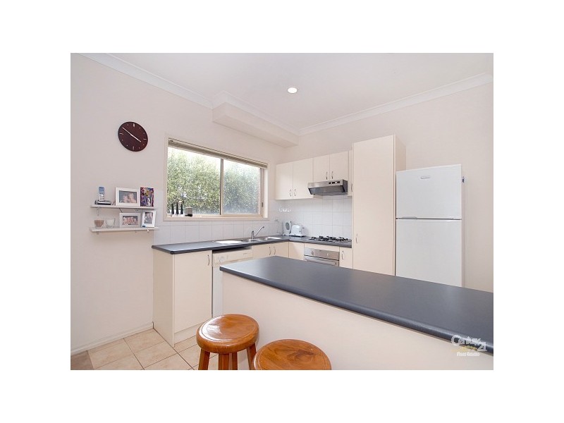 17/12 Grant Close, Berwick VIC 3806