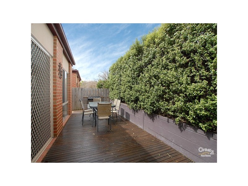 17/12 Grant Close, Berwick VIC 3806