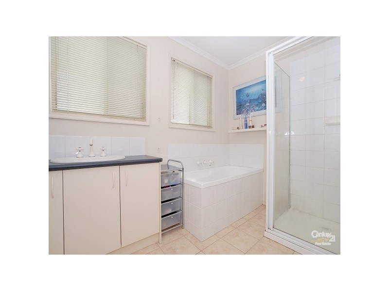 17/12 Grant Close, Berwick VIC 3806