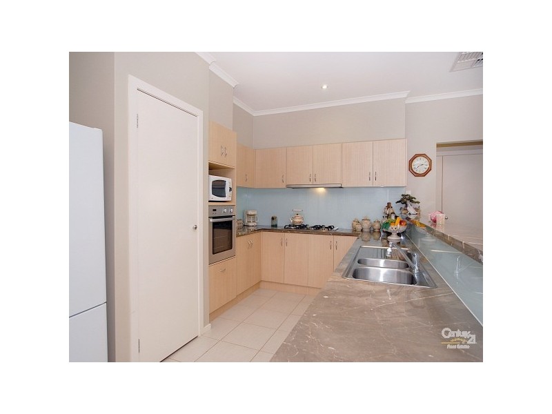 2 Oakmoss Place, Berwick VIC 3806