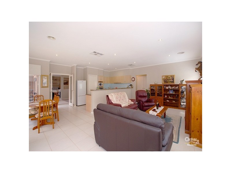 2 Oakmoss Place, Berwick VIC 3806