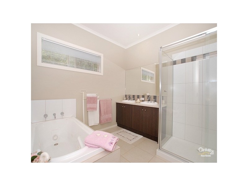 2 Oakmoss Place, Berwick VIC 3806