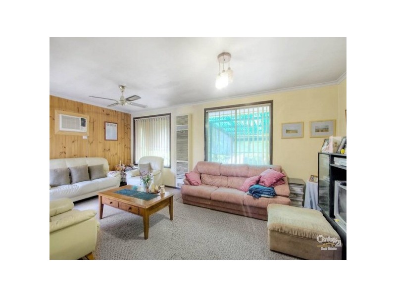 25 Meadow Wood Walk, Narre Warren VIC 3805