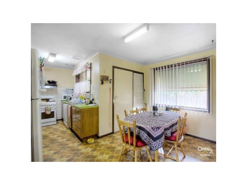 25 Meadow Wood Walk, Narre Warren VIC 3805