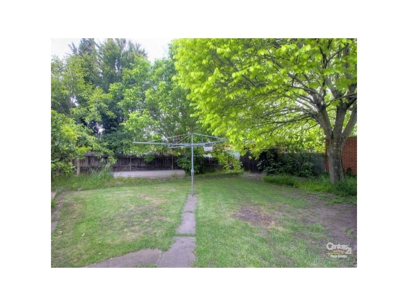 25 Meadow Wood Walk, Narre Warren VIC 3805