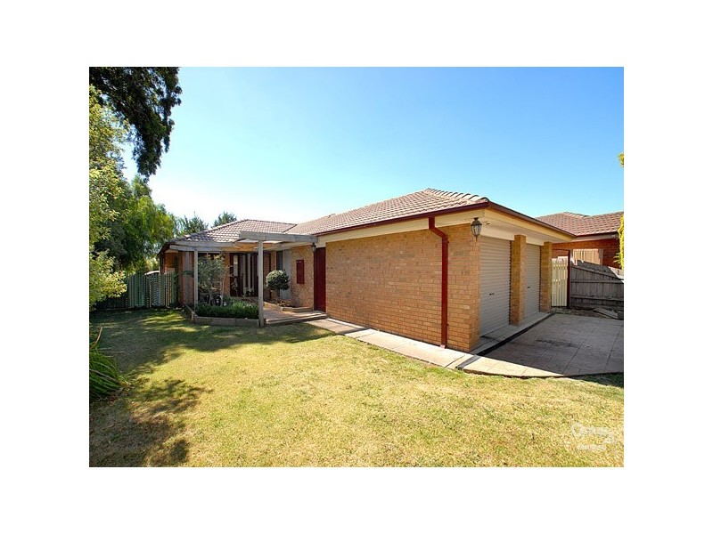 4 Hall Court, Berwick VIC 3806