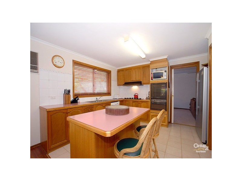 4 Hall Court, Berwick VIC 3806