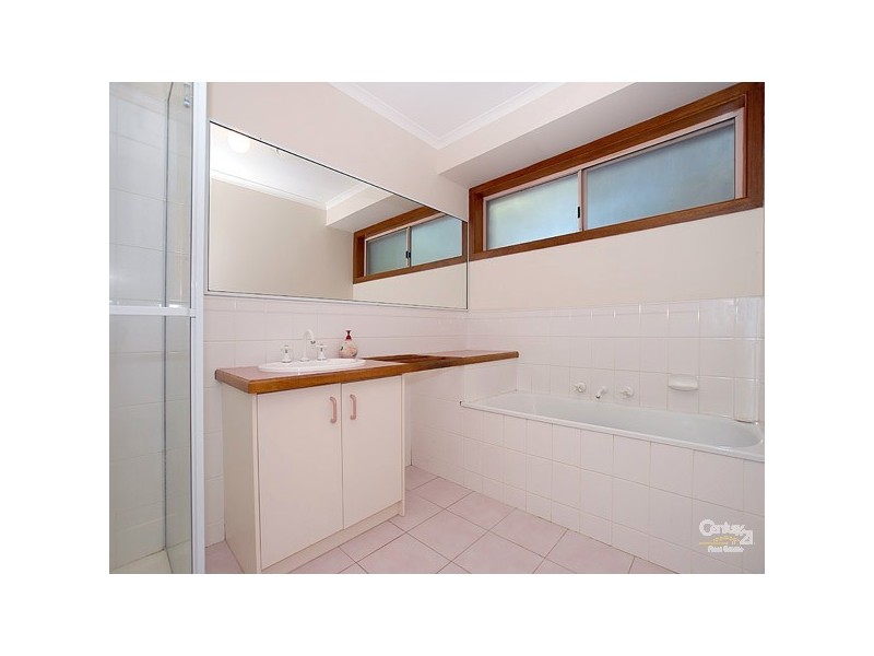 4 Hall Court, Berwick VIC 3806