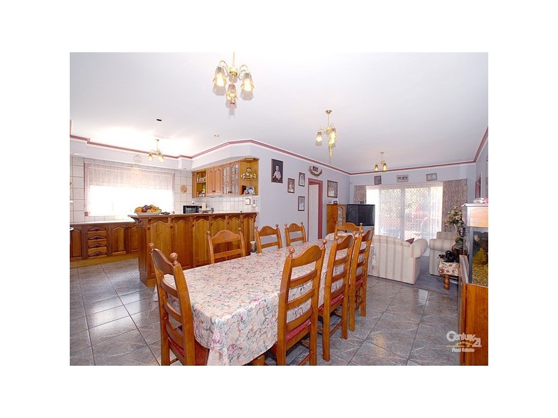 8 Freeman Court, Endeavour Hills VIC 3802