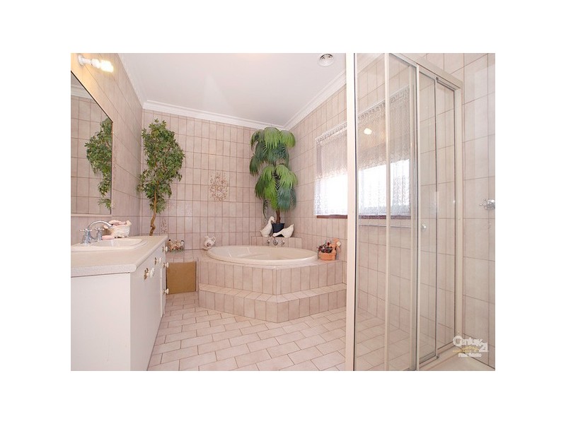 8 Freeman Court, Endeavour Hills VIC 3802