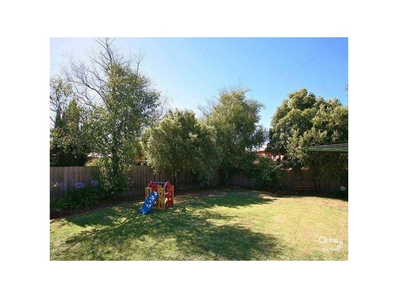 2 Ireland Avenue, Narre Warren VIC 3805