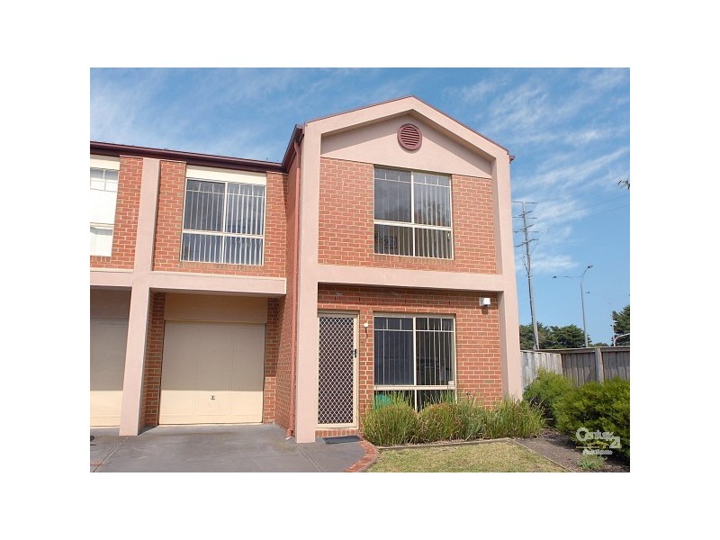 17/12 Grant Close, Berwick VIC 3806