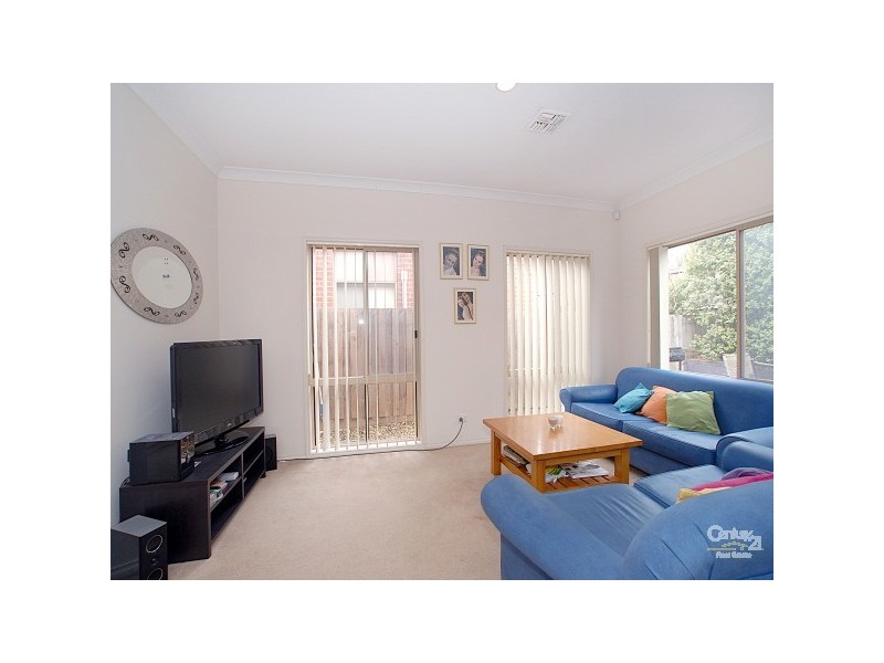 17/12 Grant Close, Berwick VIC 3806