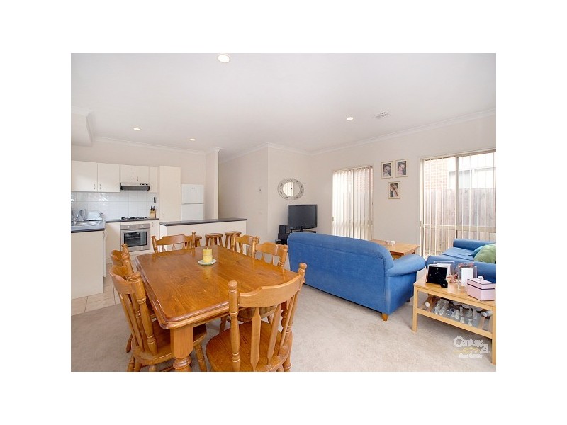 17/12 Grant Close, Berwick VIC 3806