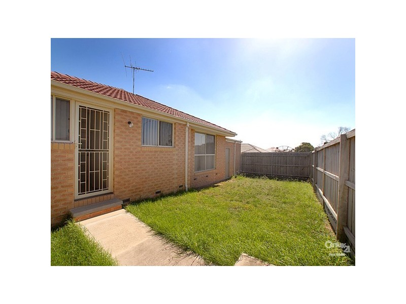 2/27 Oliver Court, Narre Warren South VIC 3805