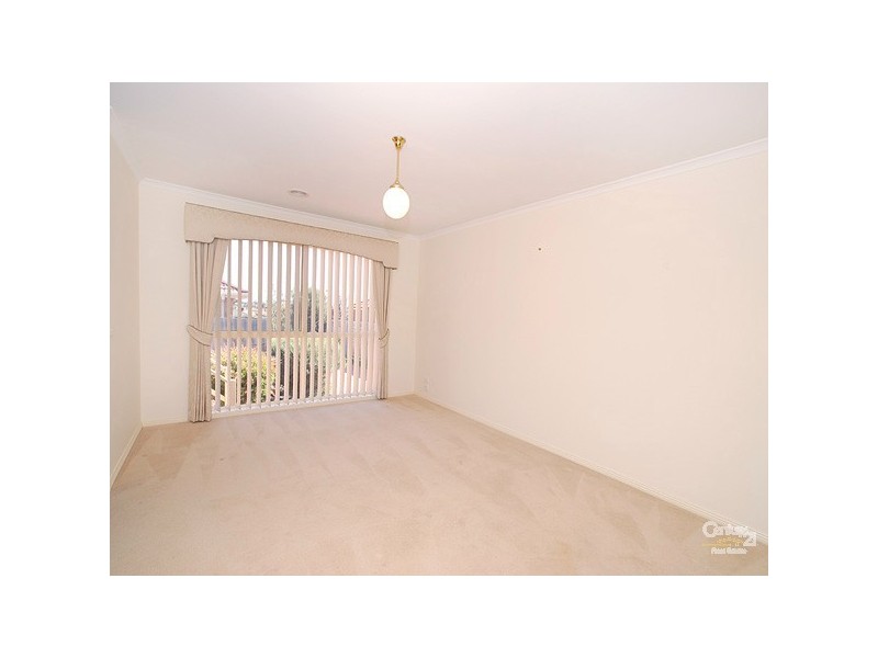 2/27 Oliver Court, Narre Warren South VIC 3805