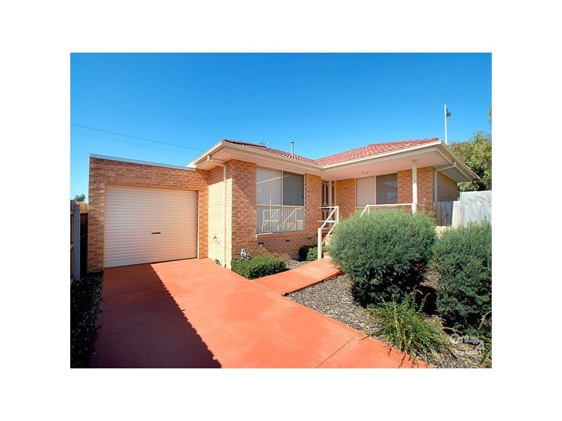 2/27 Oliver Court, Narre Warren South VIC 3805