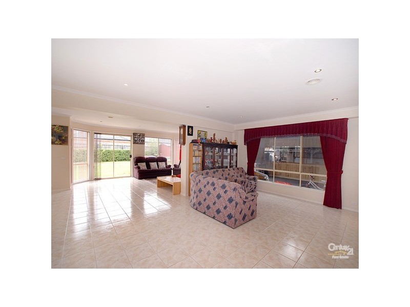 19 Augustus Drive, Berwick VIC 3806