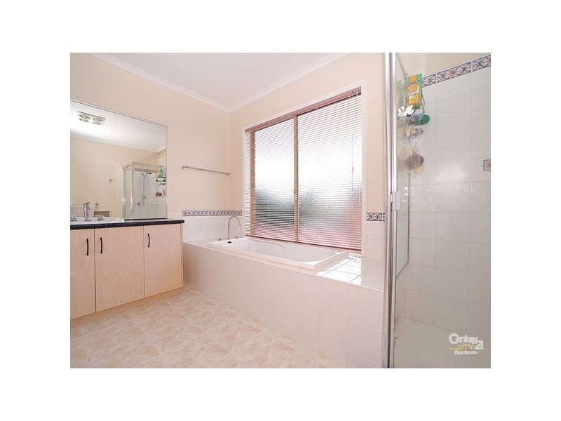 19 Augustus Drive, Berwick VIC 3806