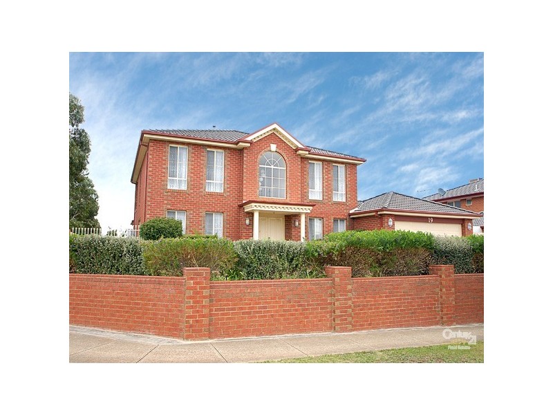 19 Augustus Drive, Berwick VIC 3806