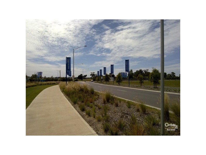 12 Ben Hall Street, Cranbourne East VIC 3977