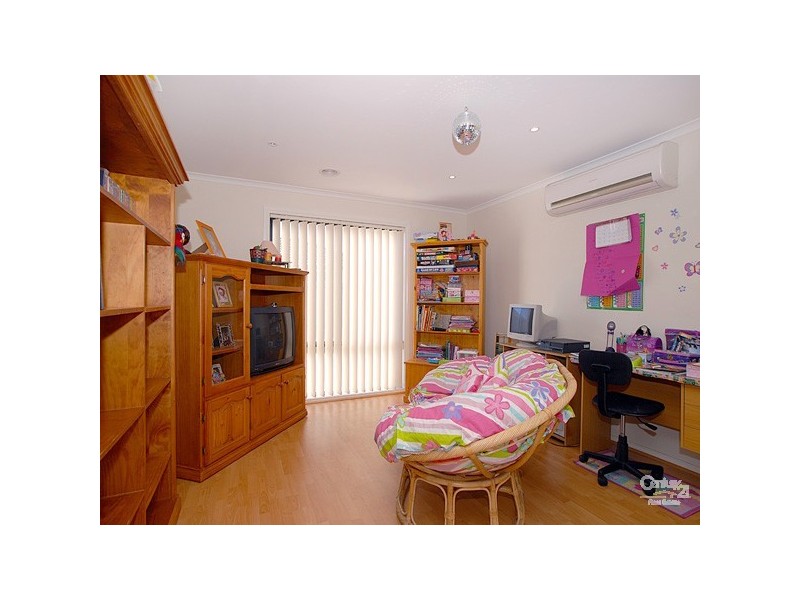 9 Lily Place, Cranbourne North VIC 3977