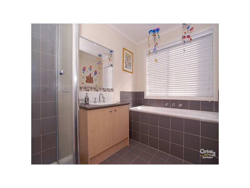 9 Lily Place, Cranbourne North VIC 3977