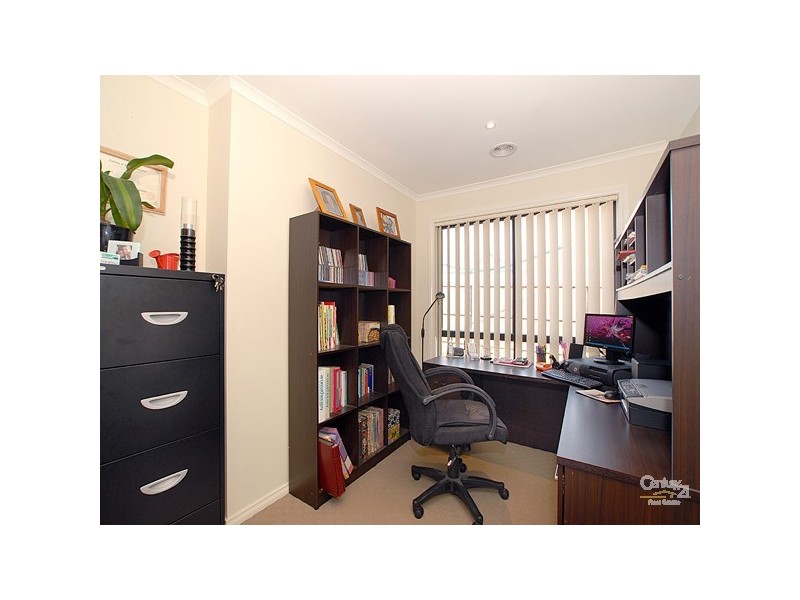 9 Lily Place, Cranbourne North VIC 3977