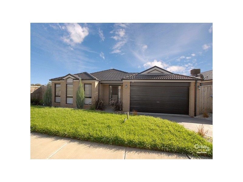 9 Lily Place, Cranbourne North VIC 3977