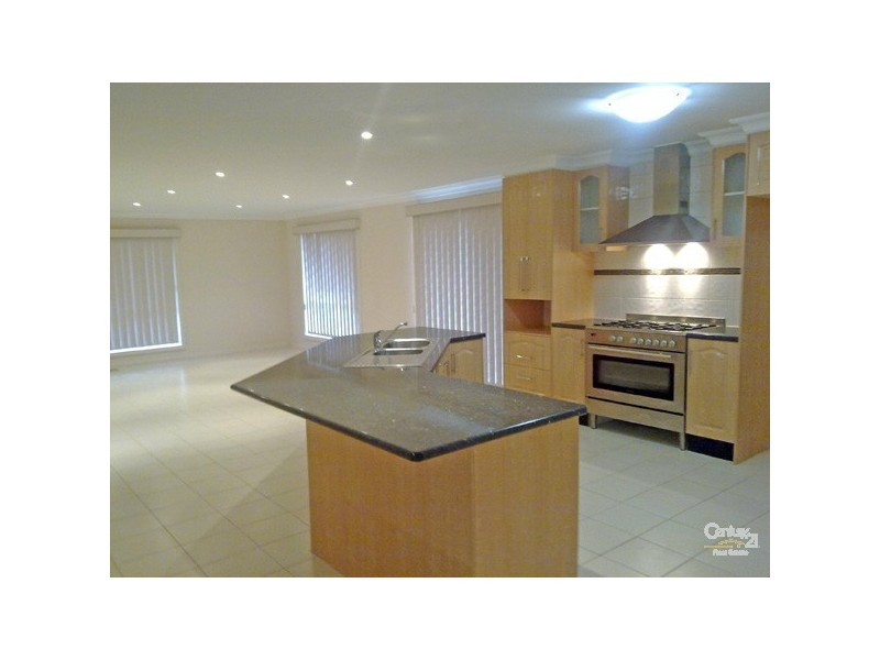 26 St Bernards Crs, Lynbrook VIC 3975