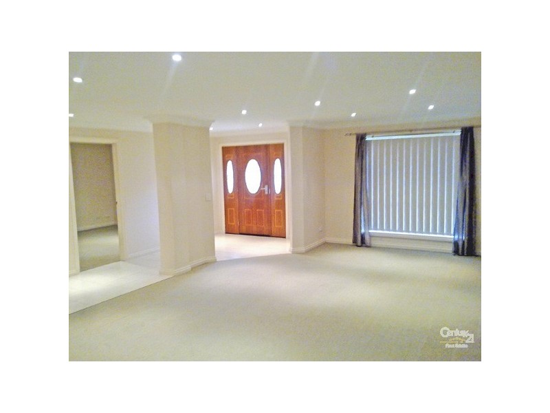 26 St Bernards Crs, Lynbrook VIC 3975