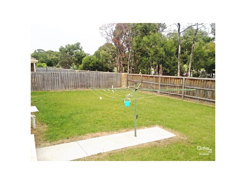 26 St Bernards Crs, Lynbrook VIC 3975