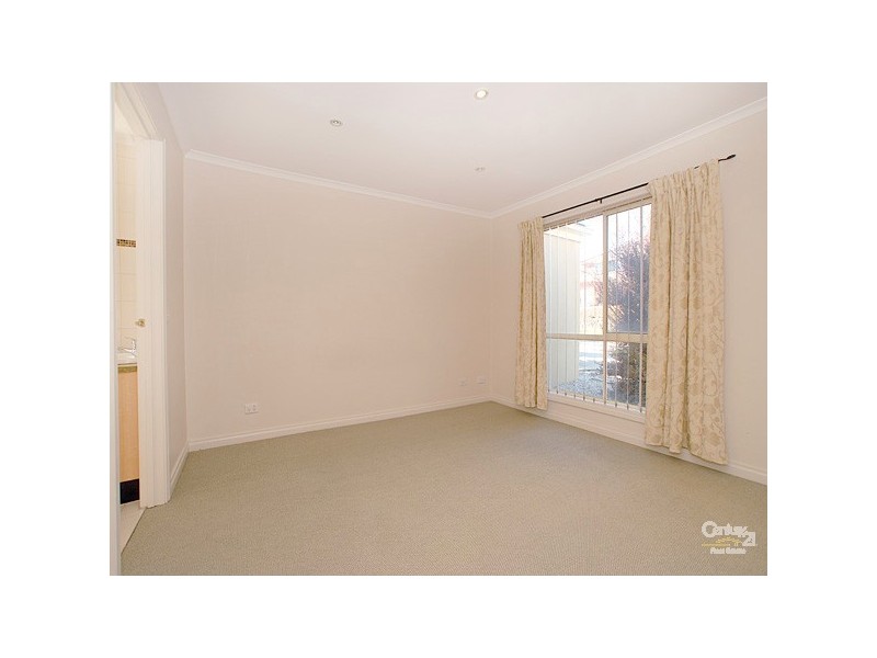 26 St Bernards Crs, Lynbrook VIC 3975