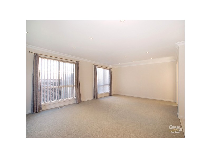 26 St Bernards Crs, Lynbrook VIC 3975