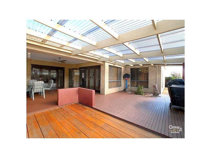 81 Skyline Way, Berwick VIC 3806