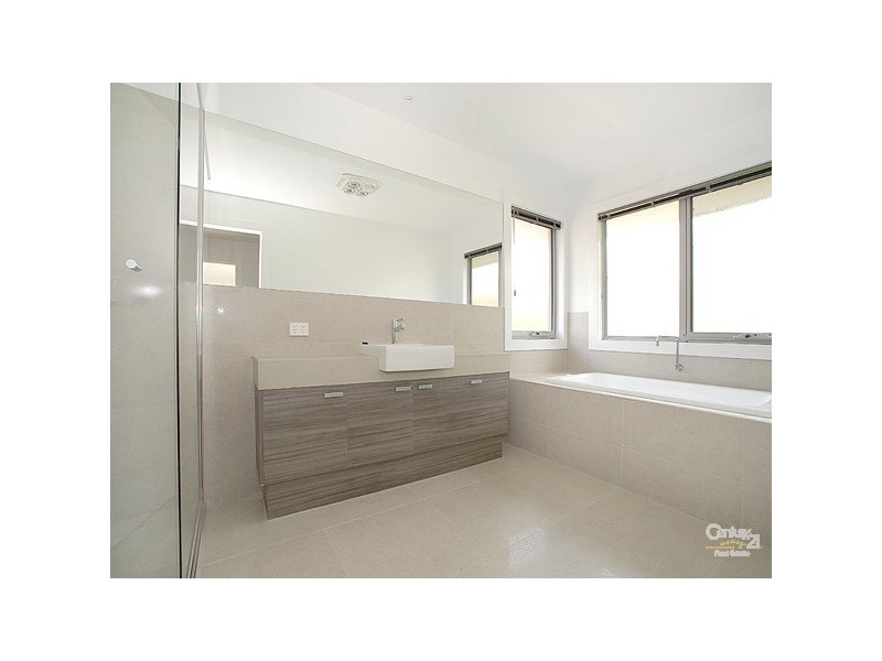 4/4 Buchanan Road, Berwick VIC 3806