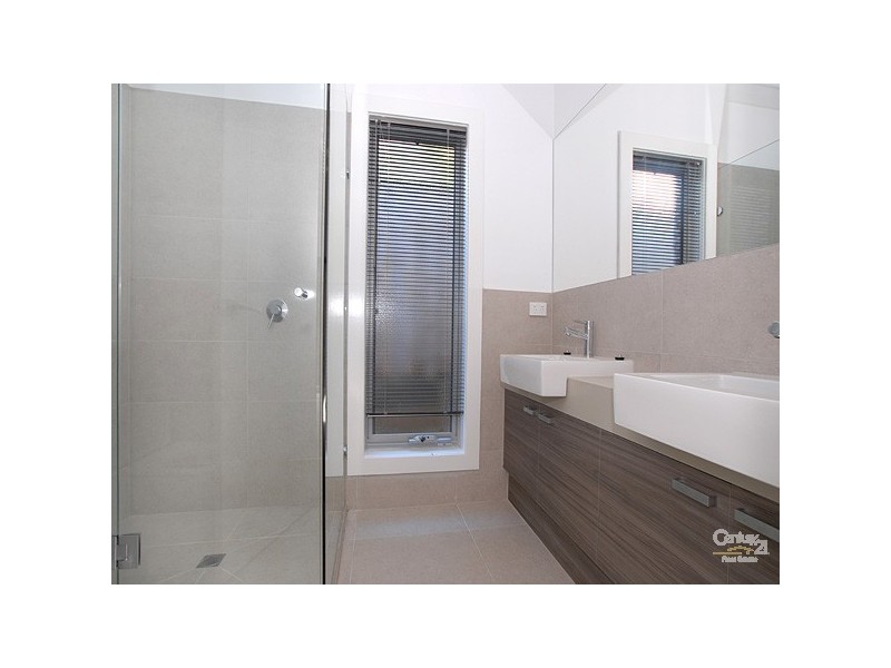 4/4 Buchanan Road, Berwick VIC 3806