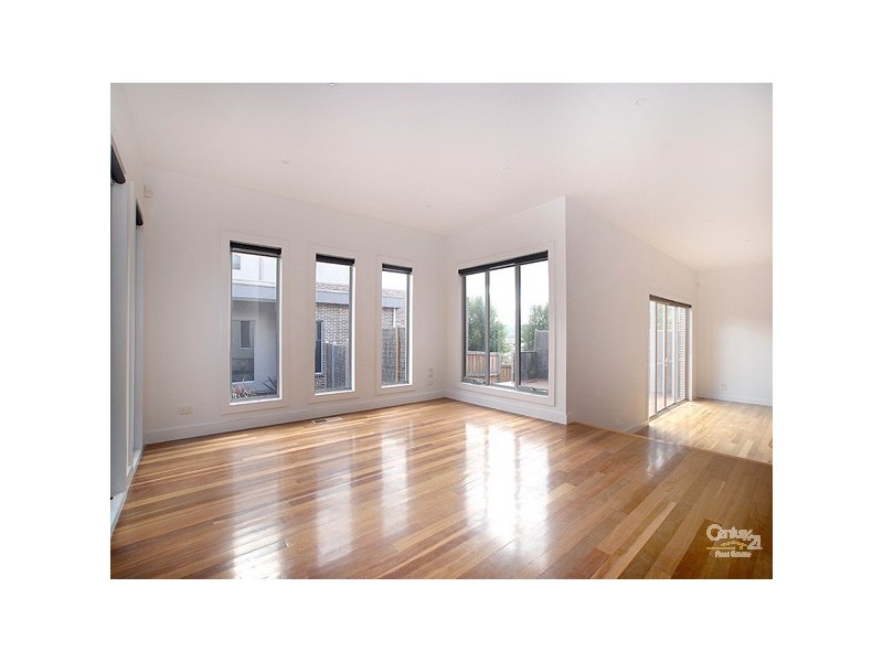 4/4 Buchanan Road, Berwick VIC 3806